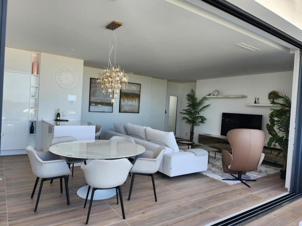 Apartment Penthouse w Las Colinas Golf - oferta MLSC3355255