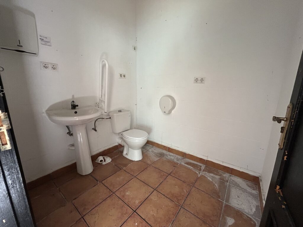 Commercial w Villamartin - oferta MLSC3338934