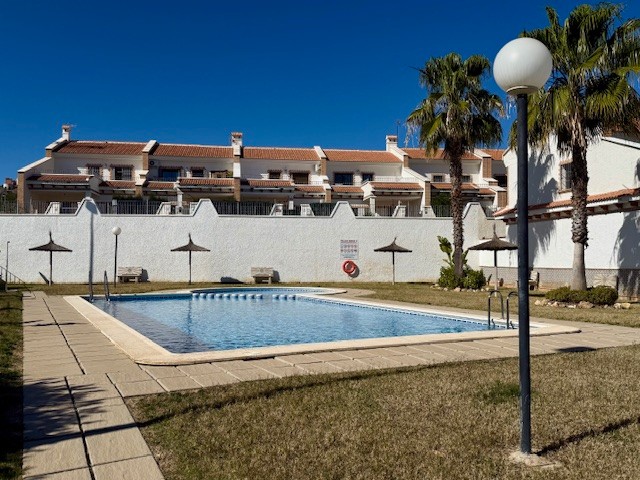 Town House w San Miguel de Salinas - oferta MLSC4303270