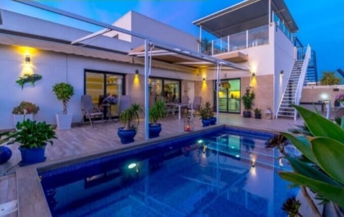 Villa w Daya Nueva - oferta MLSC6567659