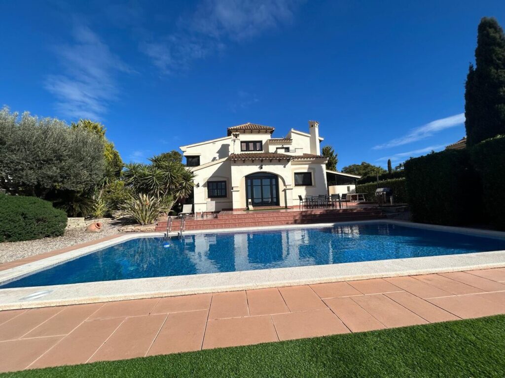 Villa w Hacienda del Alamo - oferta MLSC9887526