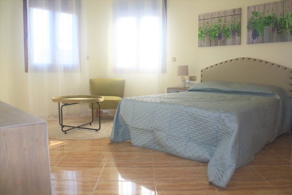 Villa w Los Altos - oferta MLSC9639374