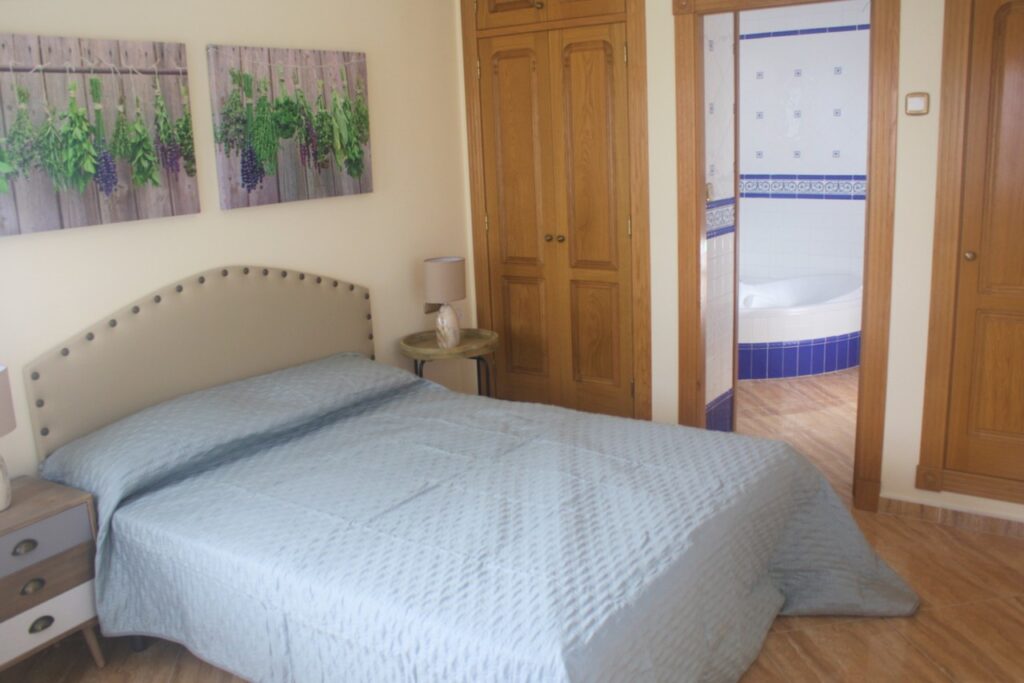 Villa w Los Altos - oferta MLSC9639374