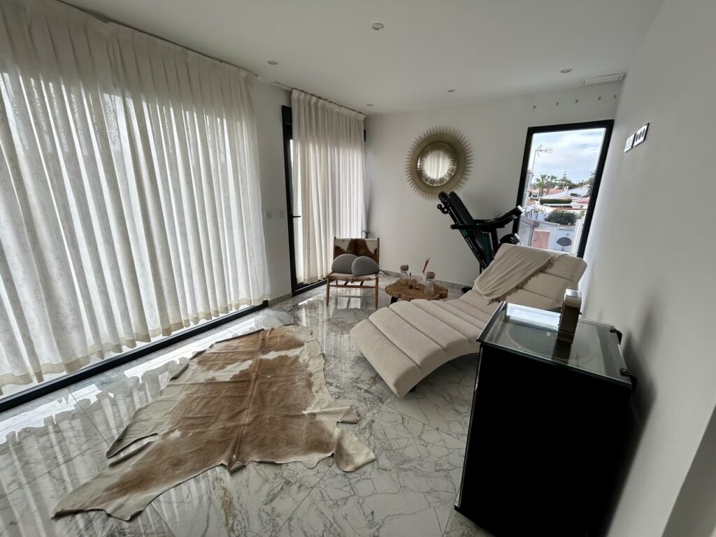 Villa w Los Balcones - oferta MLSC3902352