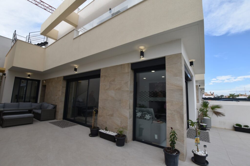 Villa w Los Montesinos - oferta MLSC2586787