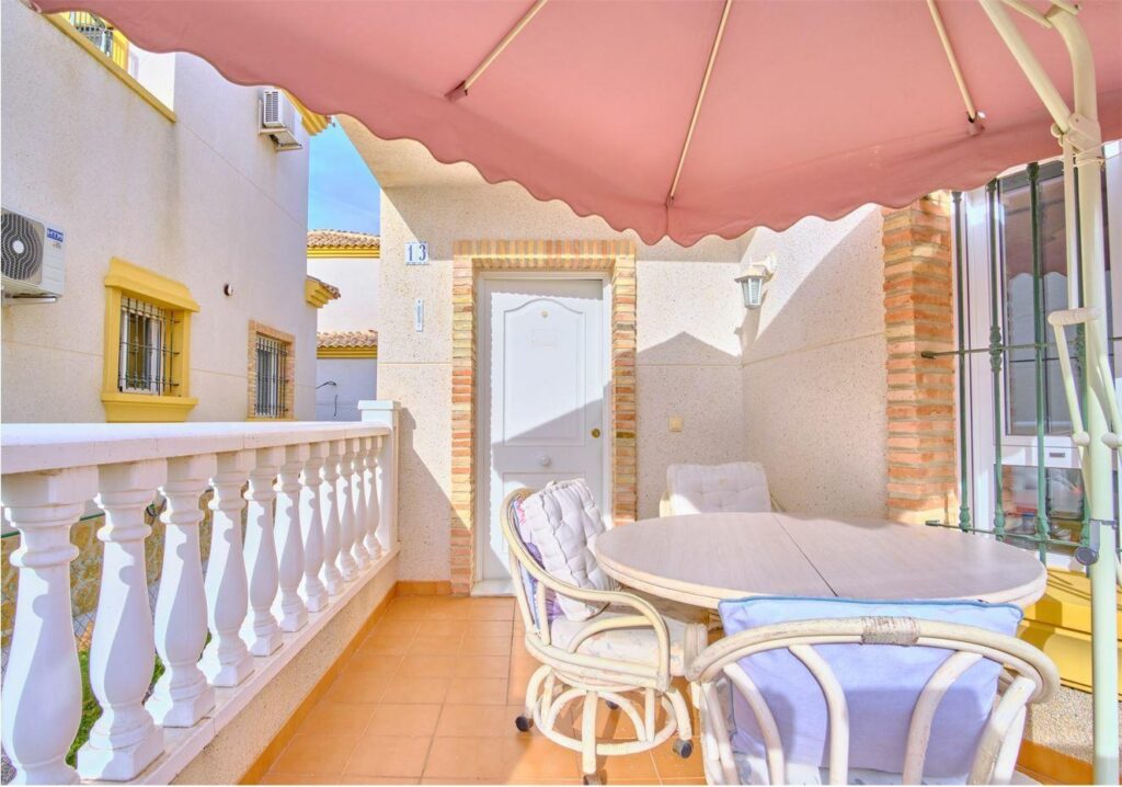 Villa w Los Montesinos - oferta MLSC3733813