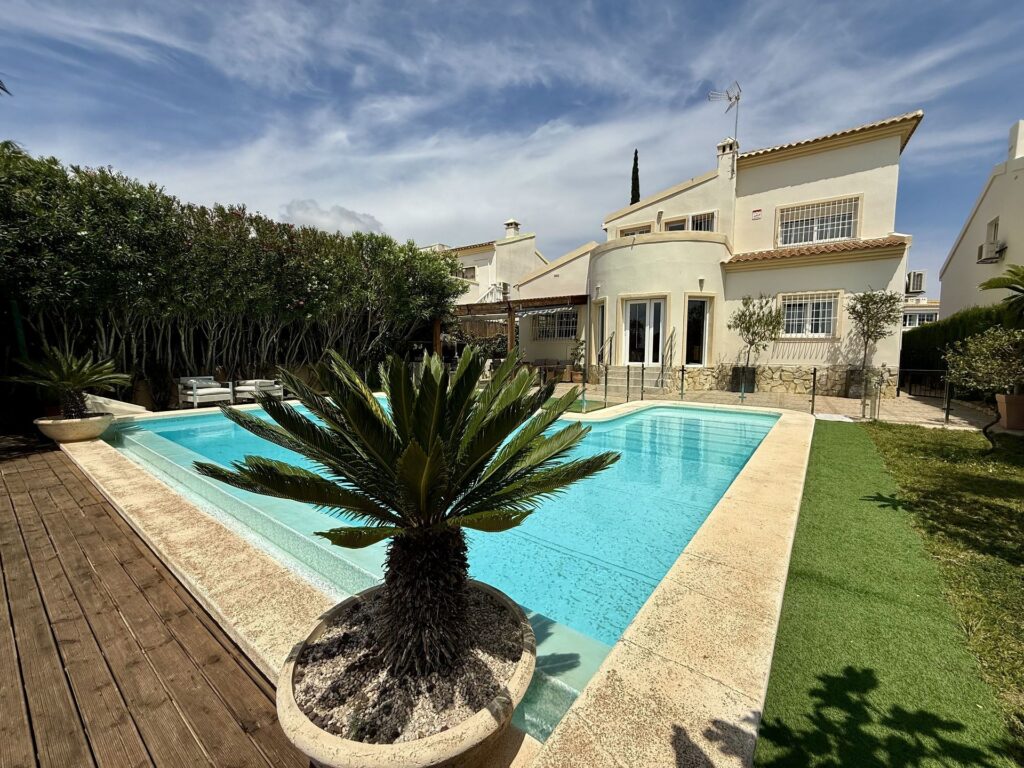 Villa w Orihuela Costa - oferta MLSC1235365