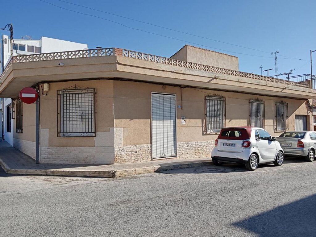 Semi Detached w Los Montesinos - oferta MLSC6965437