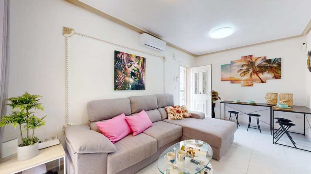 Semi Detached w San Miguel de Salinas - oferta MLSC1326845