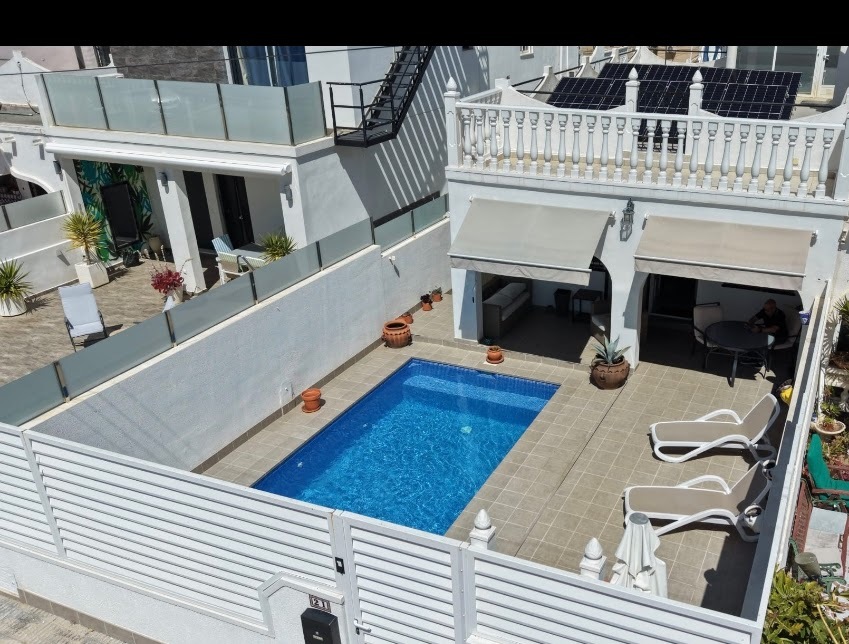 Semi Detached w San Miguel de Salinas - oferta MLSC8839802