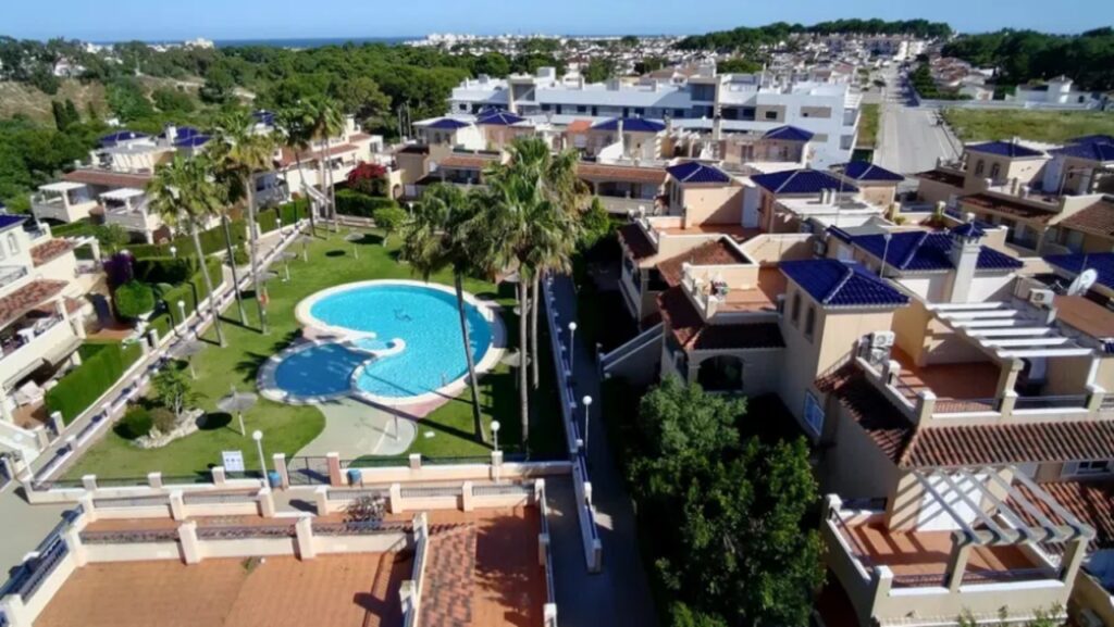 Town House w Mil Palmeras - oferta MLSC4604243