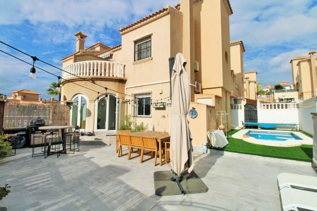 Town House w Villamartin - oferta MLSC4835837