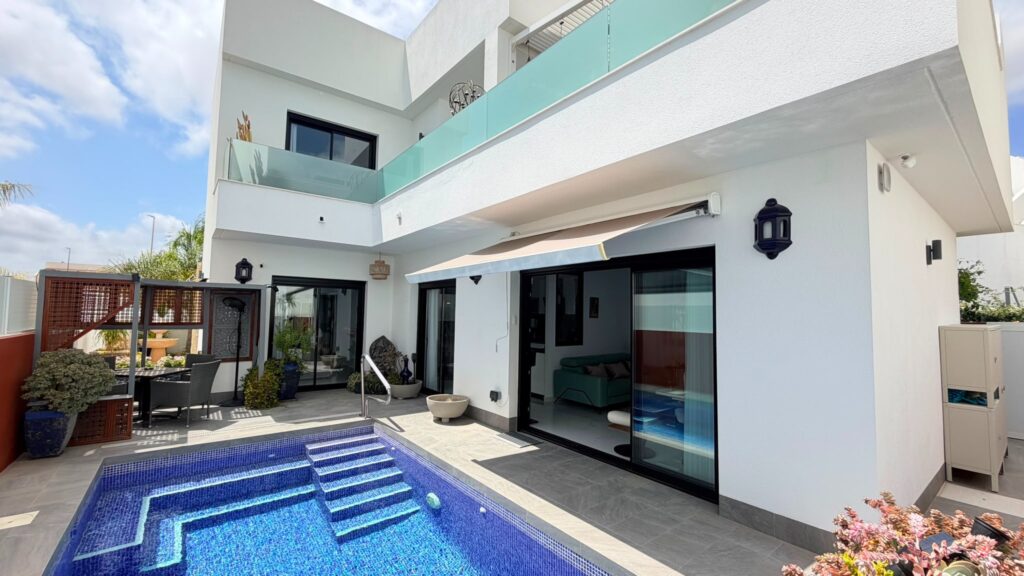 Villa w Los Montesinos - oferta MLSC4911483