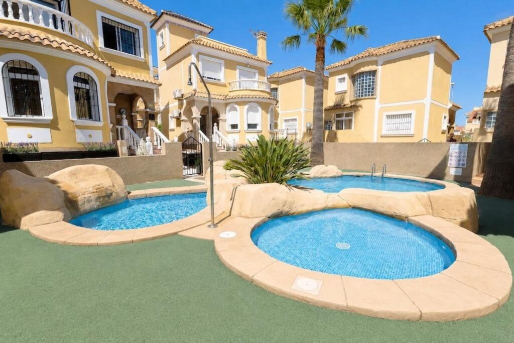 Villa w Orihuela Costa - oferta MLSC4189775