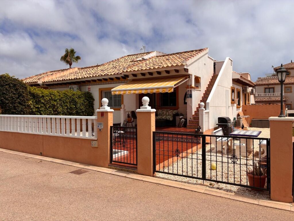 Semi Detached w Lomas de Caboroig - oferta MLSC8943230