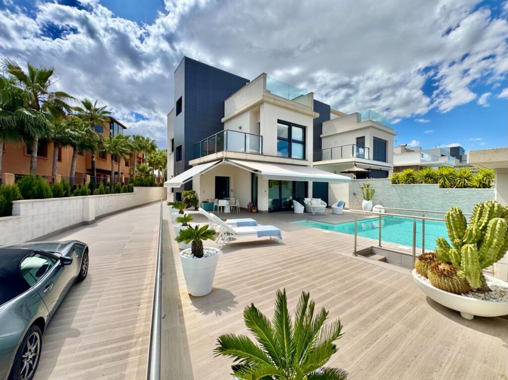 Villa w San Miguel de Salinas - oferta MLSC7011600