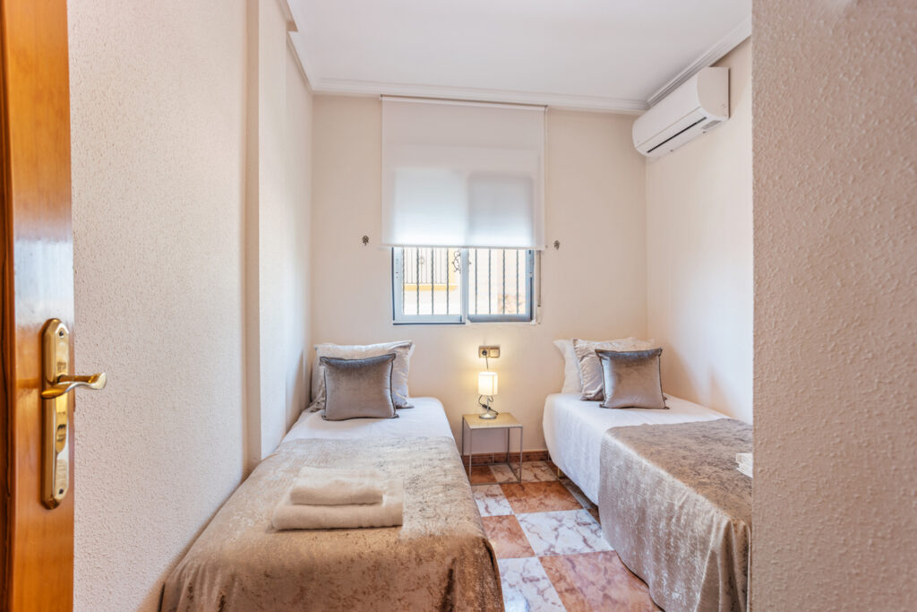 Semi Detached w Lomas de Caboroig - oferta MLSC1446047