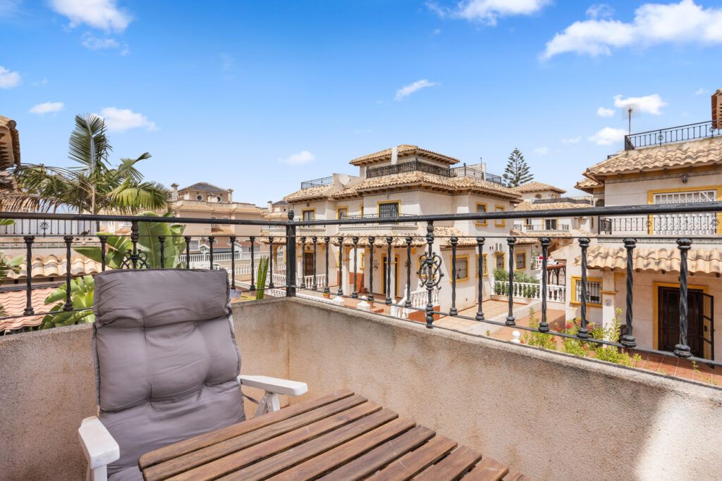 Semi Detached w Lomas de Caboroig - oferta MLSC1446047