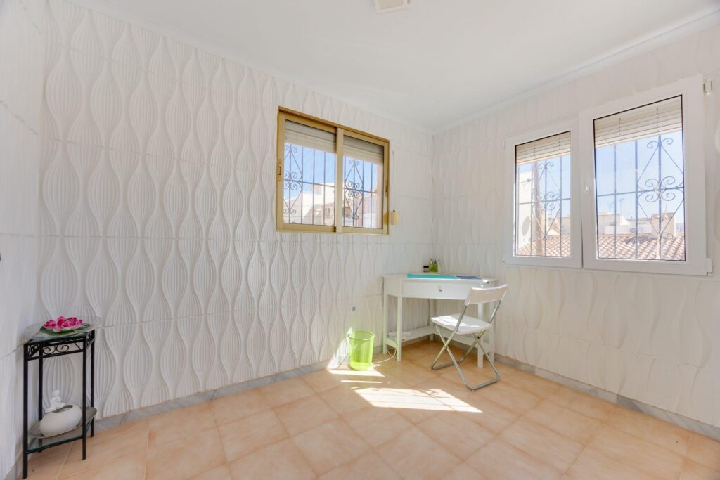 Town House w San Fulgencio - oferta MLSC7479139