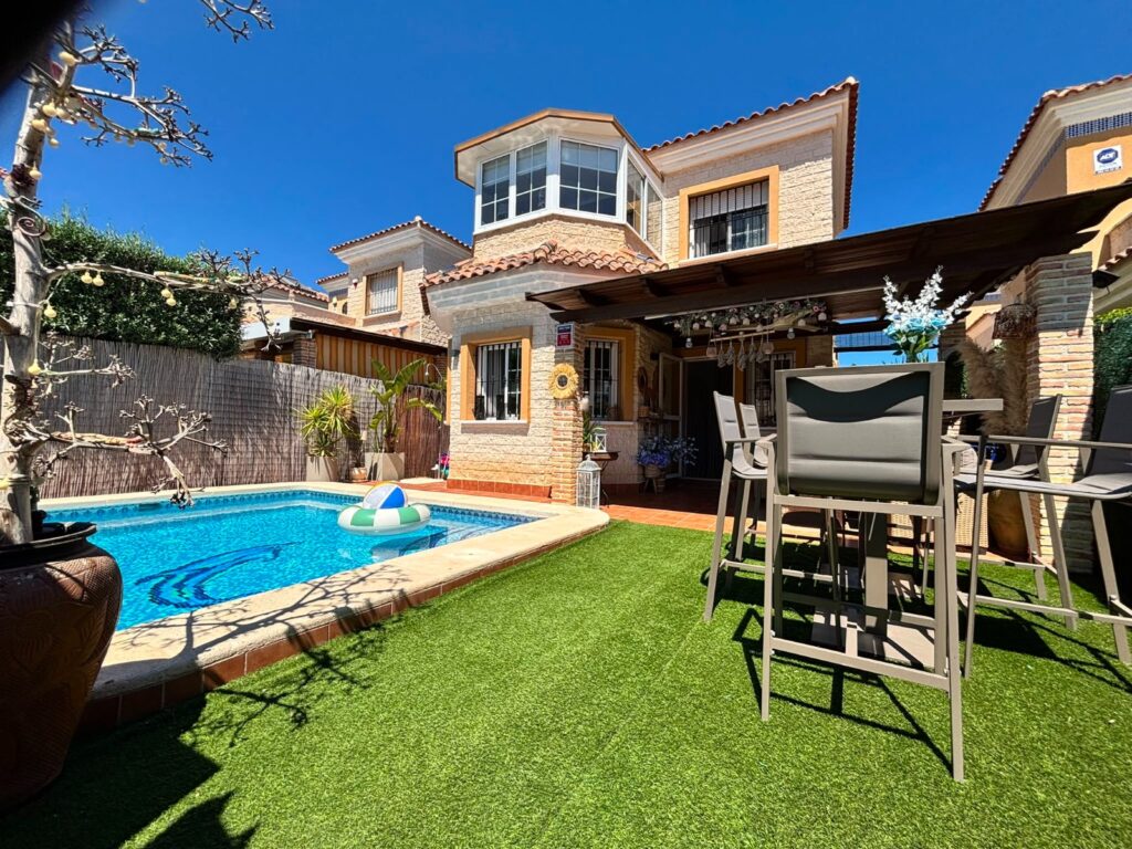 Villa w El Raso - oferta MLSC2080826