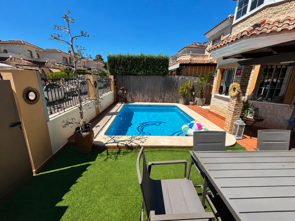 Villa w El Raso - oferta MLSC2080826