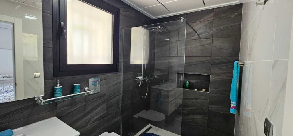 Villa w Los Montesinos - oferta MLSC4400689
