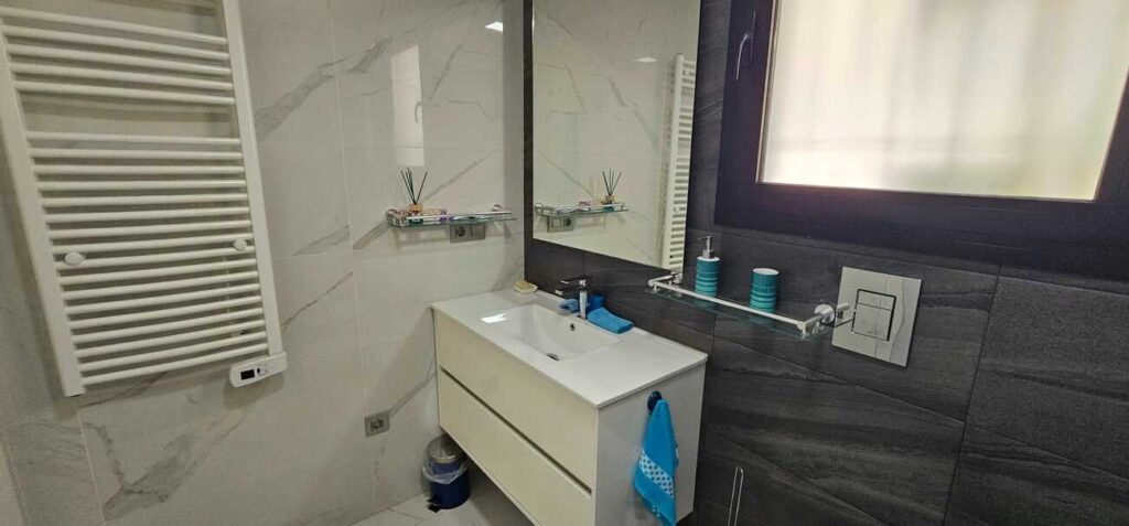 Villa w Los Montesinos - oferta MLSC4400689