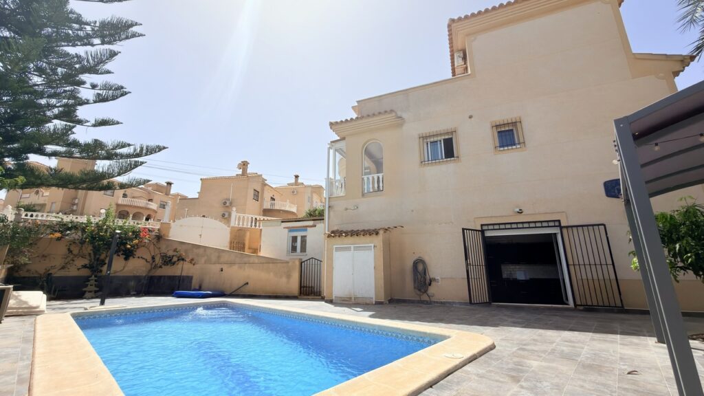 Villa w Villamartin - oferta MLSC9532346