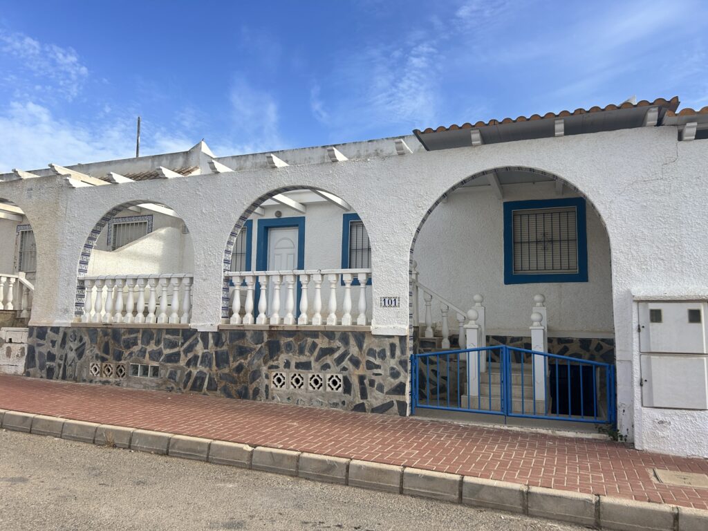 Bungalow w Camposol - oferta MLSC2915305
