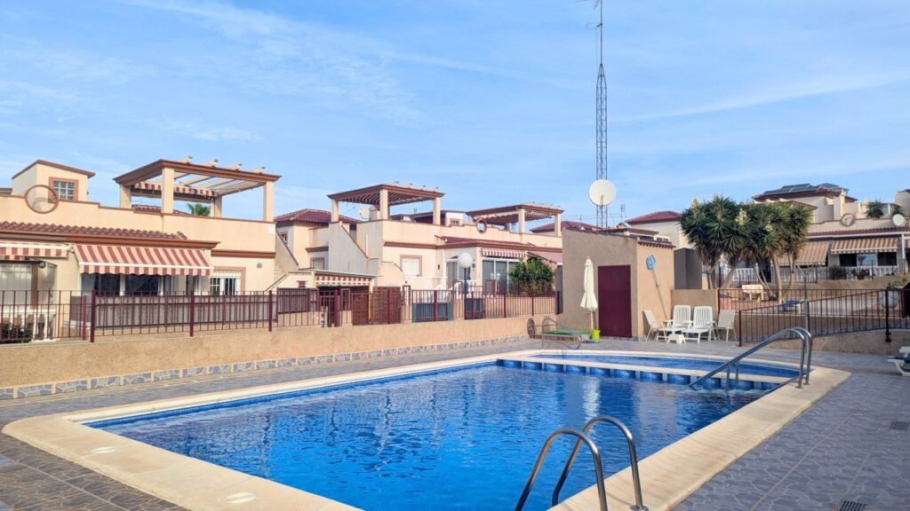 Quad House w San Fulgencio - oferta MLSC7647427