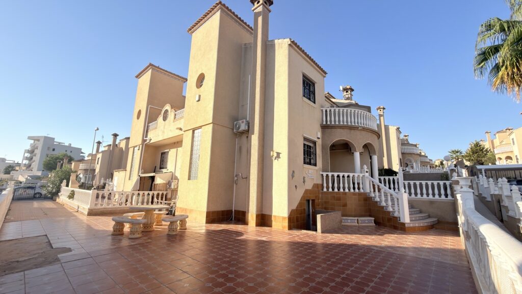 Semi Detached w El Galan - oferta MLSC767363