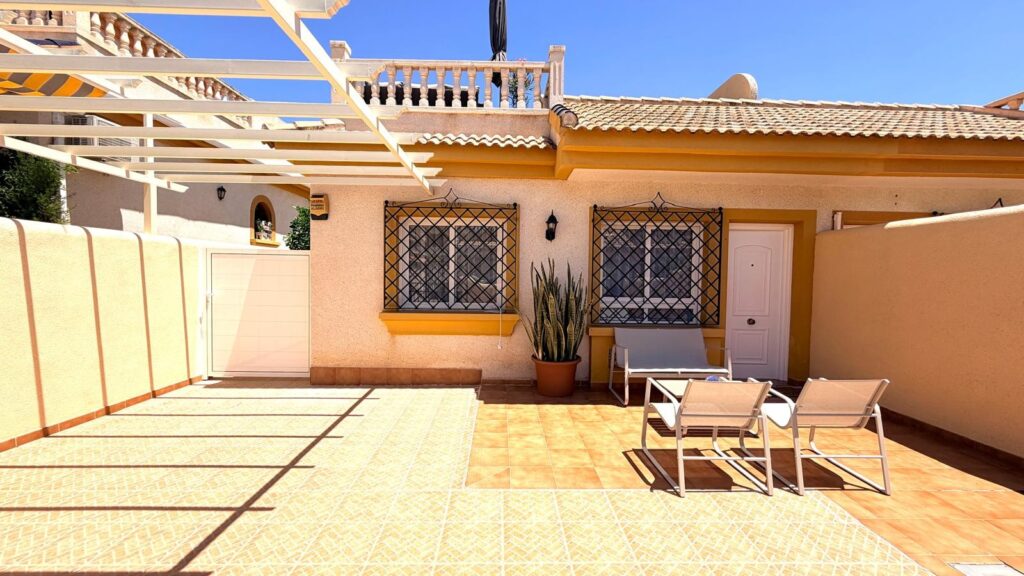 Town House w Los Montesinos - oferta MLSC2053919
