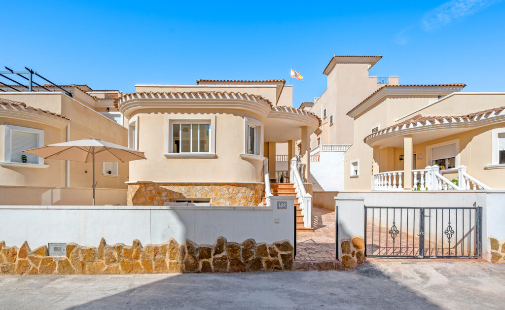 Town House w San Miguel de Salinas - oferta MLSC7680990