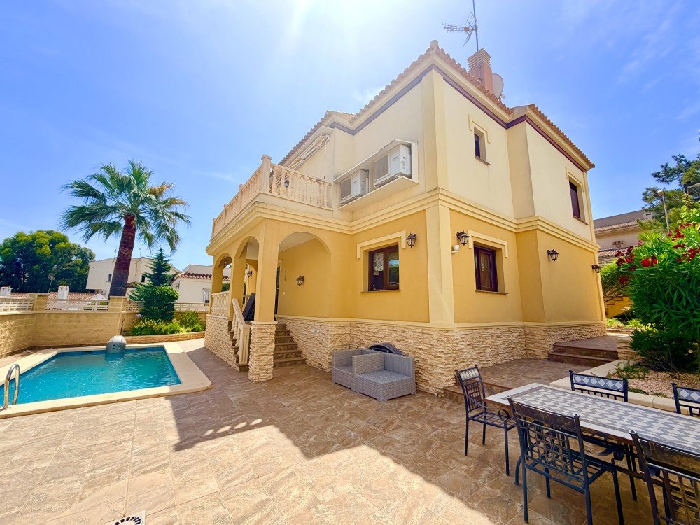 Villa w Orihuela Costa - oferta MLSC4446016