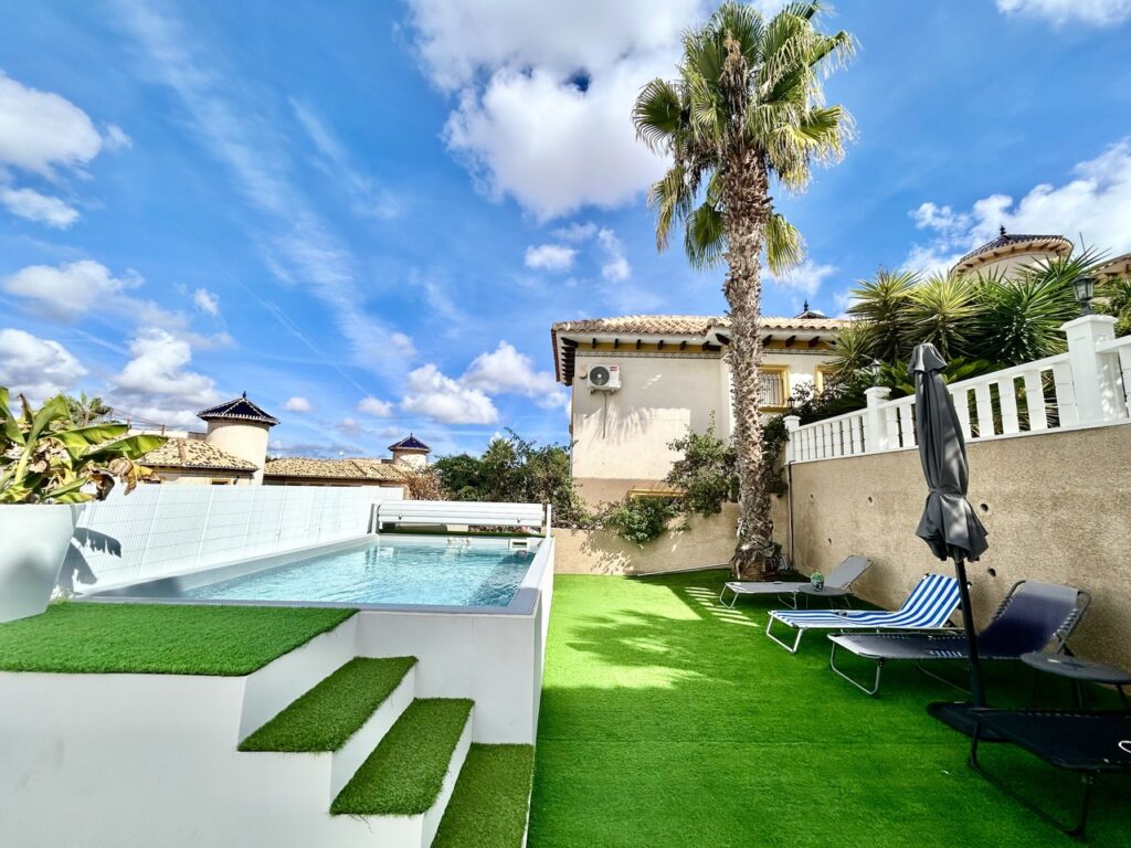 Villa w Villamartin - oferta MLSC4815860